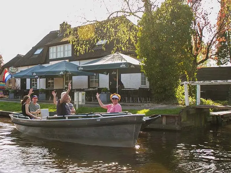 Sloep (8) avec plateau apéritif & skipper